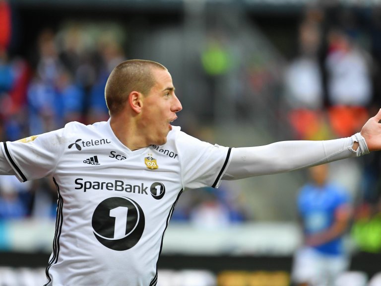 Milan Jevtovic jubler for scoring mot Molde. Foto : Arve Johnsen, Digitalsport