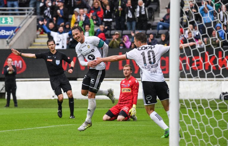 3-0 kom etter en bakromspasning fra Jørgen Skjelvik og Mike Jensen sendte ballen mellom bena på keeper og i mål.