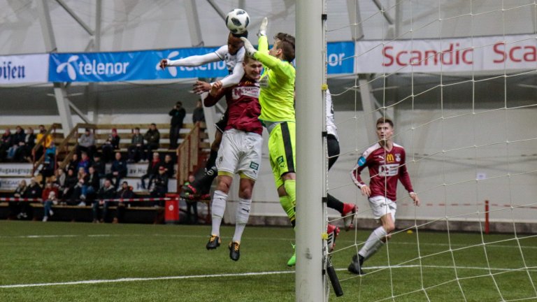 GOD TRENINGSKAMP: Rosenborg banket til i duellene og vant 5-0 mot naboklubben.