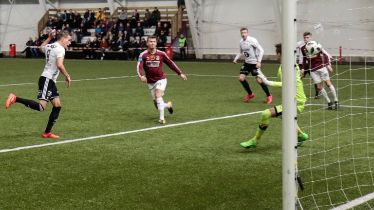 FLOTT ÅPNINGSMÅL: Alexander Søderlund la til rette for Anders Ågnes Konradsen som dunket inn 1-0.