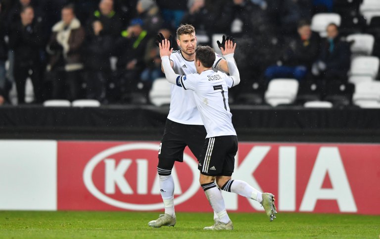 Rosenborg prøvde å gjøre et bedre inntrykk i andre omgang og scoret to mål. Nicklas Bendtner hadde målgivende på begge, mens Samuel og Jensen ble målscorere.