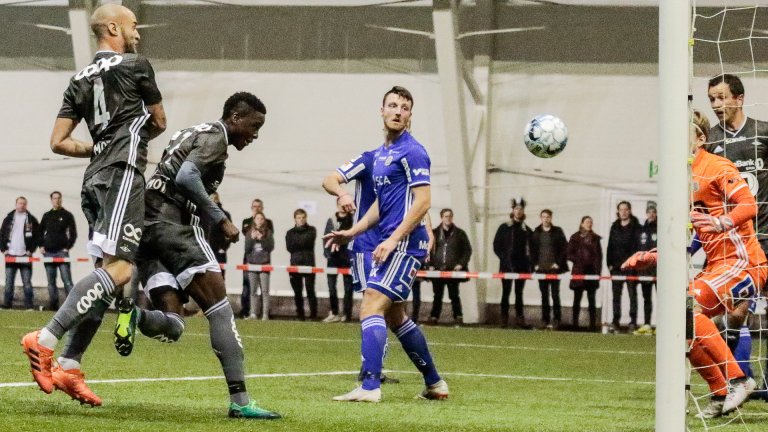 Akintola ble mye å håndtere for GIF Sundsvall. Her satte han inn 4-0!