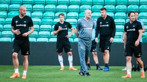 Rini Coolen på trening før Celtic borte