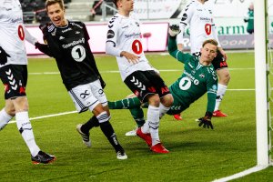 Fotball , 02. april 2018 , Eliteserien
Odd - Rosenborg
Sondre L. Rossbach, Odd
Pål Andre Helland, Rosenborg scorer på frispark
0-1