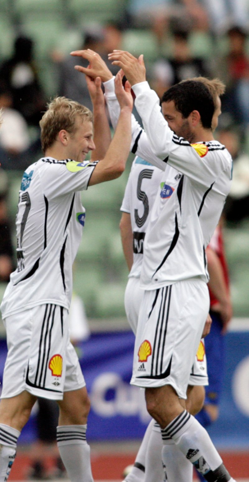 Marek Sapara og Alejandro Lago etter 2-0 målet