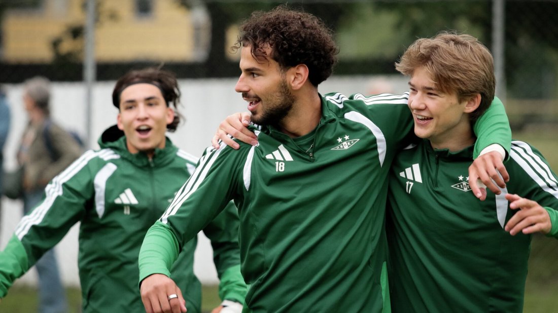 Amin Chiakha og de danske drenger Mads Bomholt og Noah Sahsah.