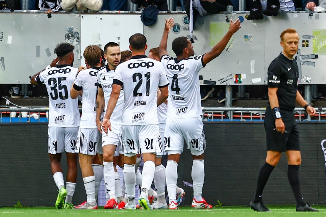 Rosenborg feirer Nordlis 0-1-scoring.