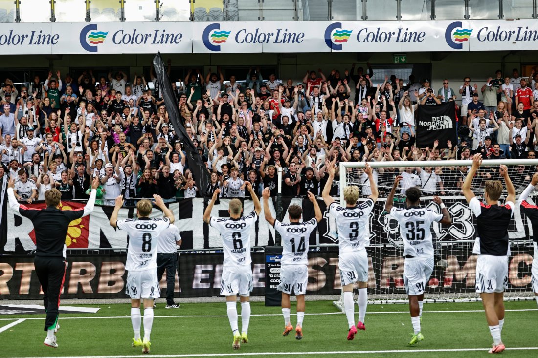 Over tusen bortesupportere kunne juble sammen med laget etter 3-0 i Kristiansand.