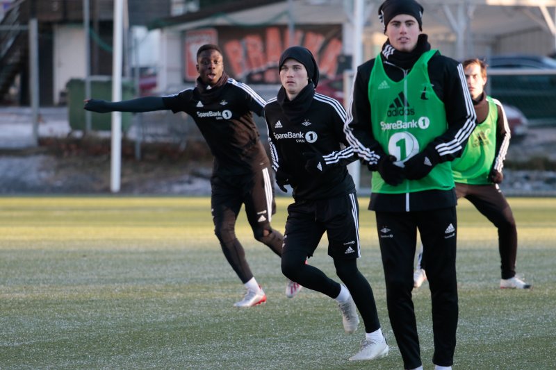 G19-laget forbedreder seg i kulda på Lerkendal. På lørdag spiller de NM-finale inne i Telenor Arena. 