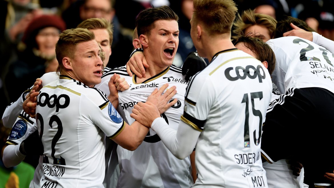 Jubel etter at Helland scorer mot Sarpborg i cupfinalen