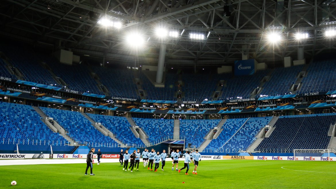 Oppvarming under tak inne på Zenit Arena.