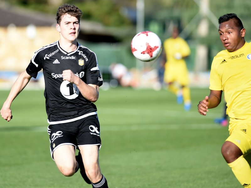 NY SEIER FOR RASMUSSEN: Unge Jacob Rasmussen spilte hele kampen og seieret som han gjorde også mot FC København.