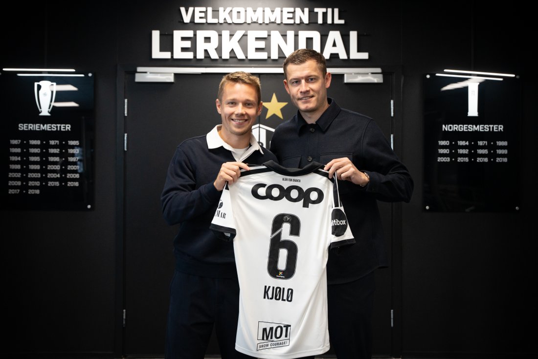 Mathias Kjølø får draktnummer seks i Rosenborg. Her med sportslig leder, Alfred Finnbogason.