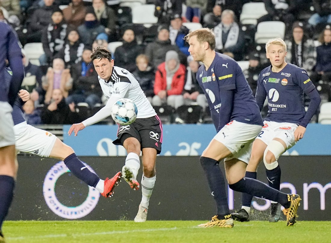 Stefano Vecchia prikket ballen i lengste like før slutt og sørget for 3-0 mot Strømsgodset!