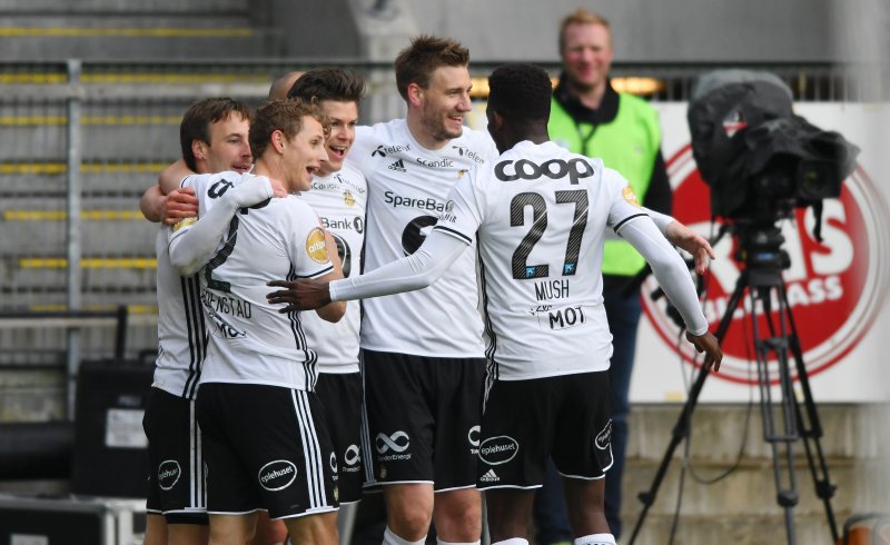 Pål Andre Helland var sylfrekk da han utnyttet en feil og lobbet over keeper.