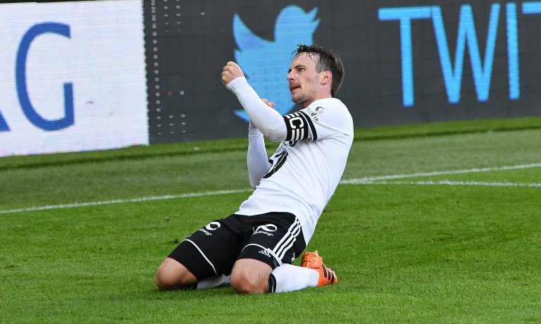 Kapteinen rundet keeper og satte ballen i tomt mål!