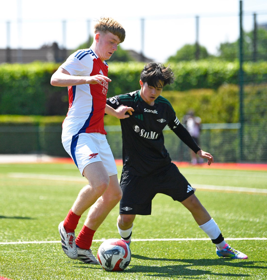 Aleksander Borgersen i aksjon for G16-laget mot Arsenal i London-klubbens prestiasjetunge Liam Brady Cup i mai. Senere i år fikk Borgersen to kamper på seniornivå i Eliteserien og er blitt formelt tatt opp i A-stallen.