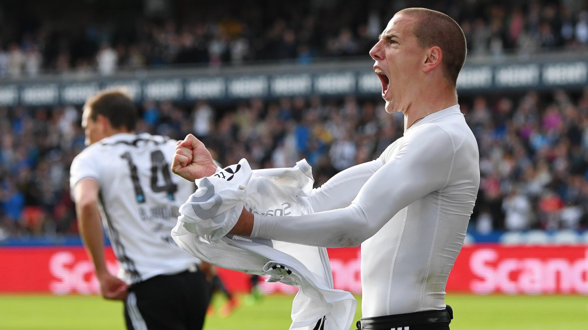 Milan Jevtovic jubler etter 2-0.