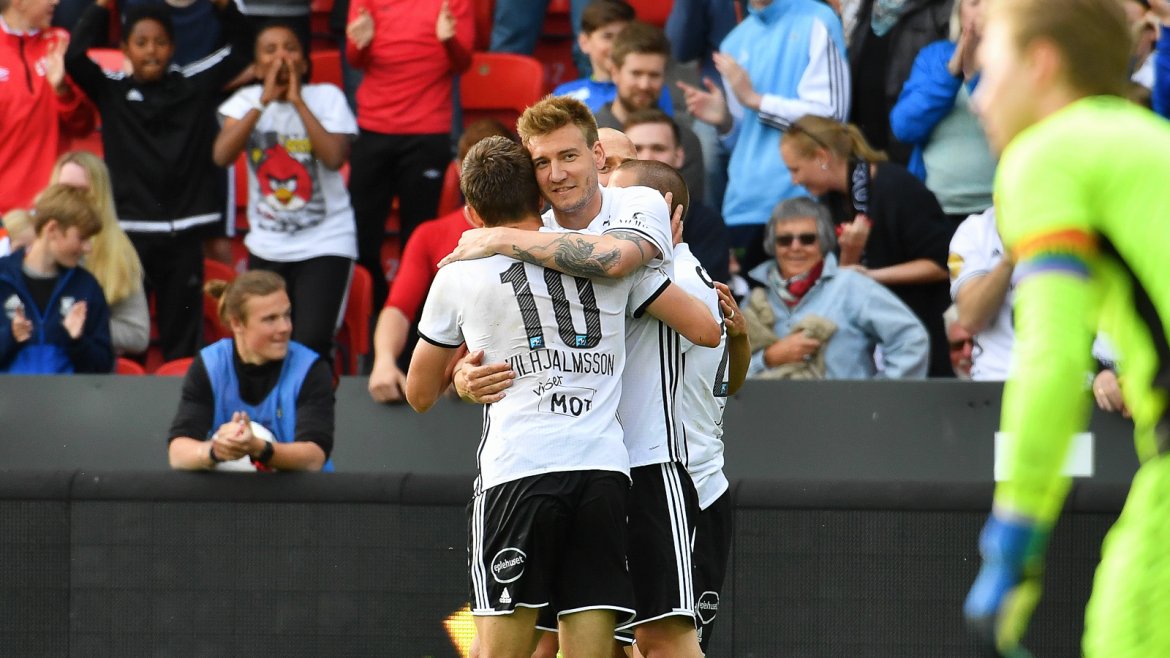 Matthias og Nicklas etter det forløsende første målet for kvelden.