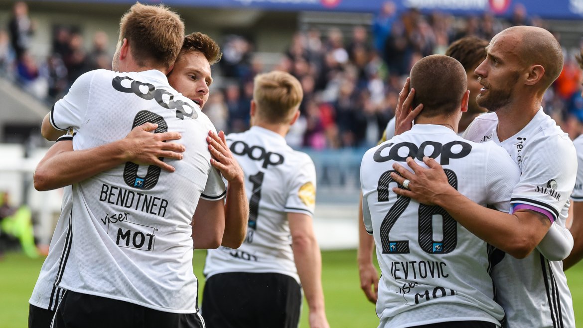 Jubel etter 1-0-skåringen mot Sogndal.