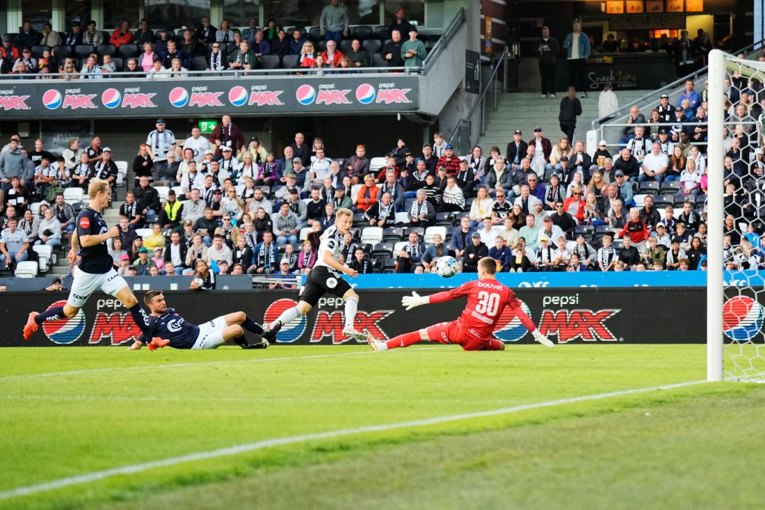 Casper Tengstedt med en utsøkt scoring kun et drøyt minutt ut i andre omgang. Foto: Ole Martin Wold / NTB