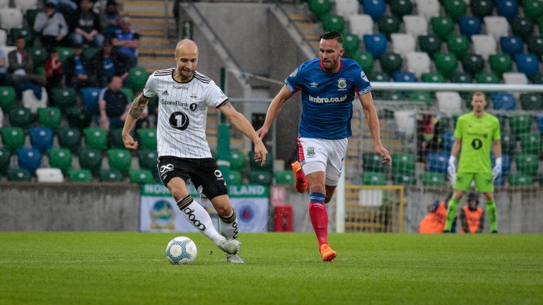 DOMINANT: Tore Reginiussen ble med i flere angrep og banket også ballen i stanga! Bakover hadde Rosenborg god kontroll på vertene.