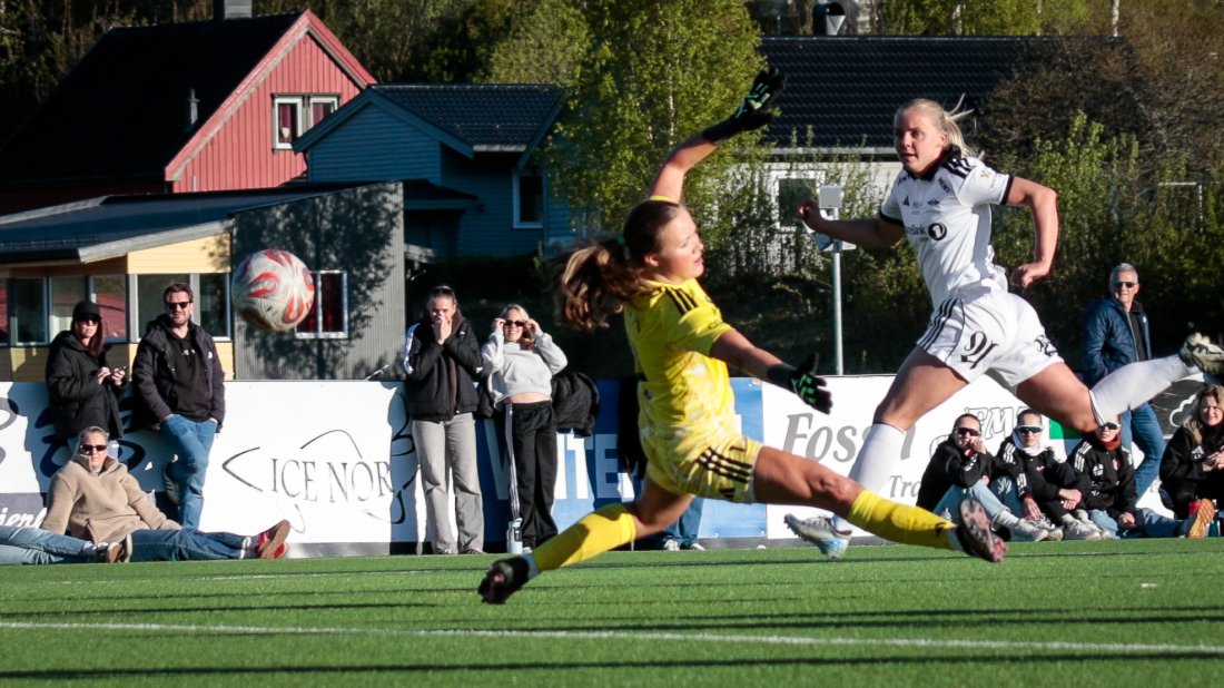 Celine Nergård legger på til 0–13 i det 82. minuttet.