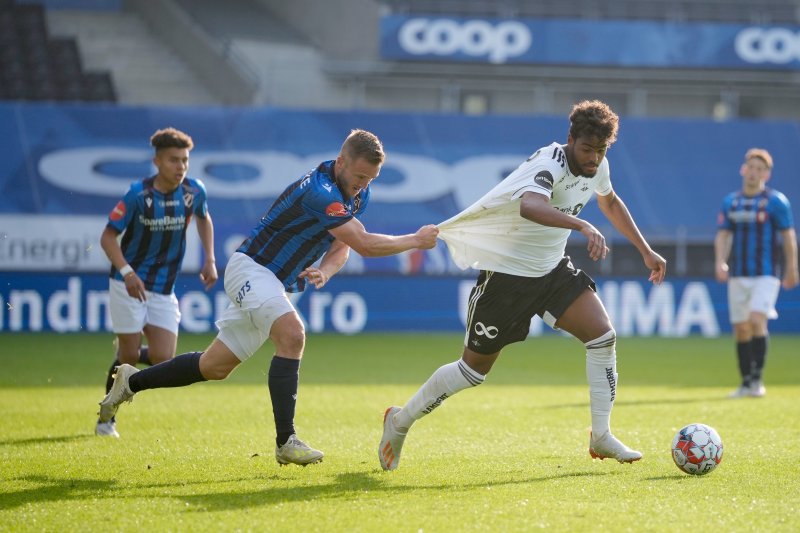 Emil Konradsen Ceide ble en håndfull for Stabæk da han kom inn. Foto: Ole Martin Wold / NTB