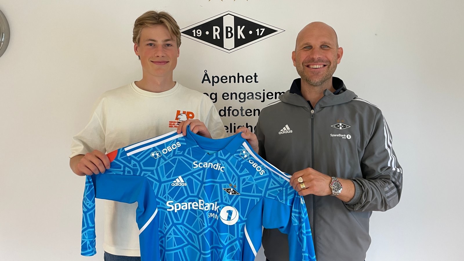 Tangvik forlenger med /