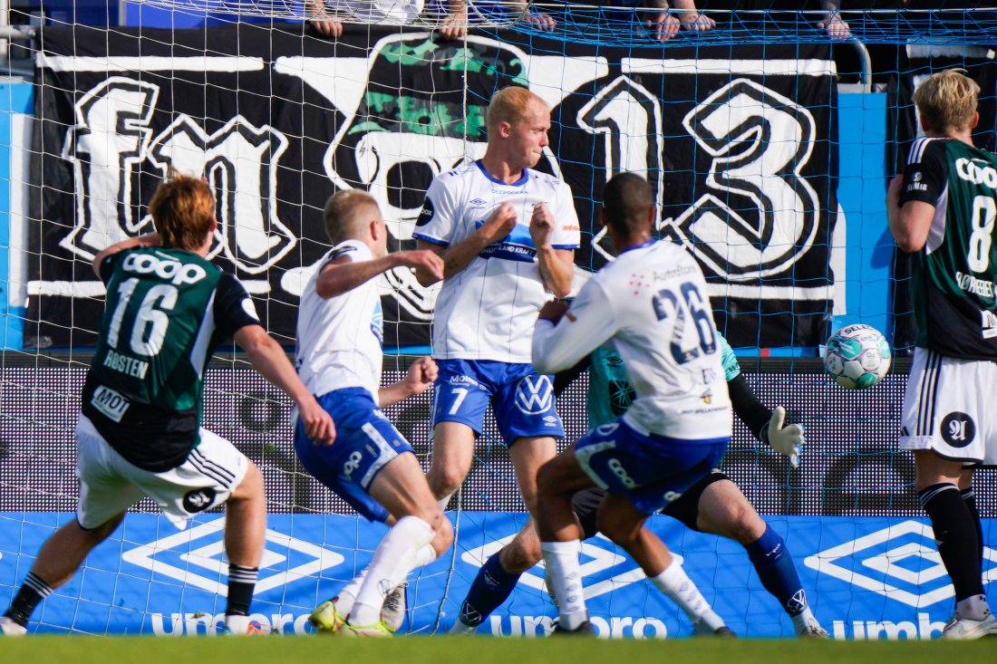 Håkon Røsten utlignet med sitt aller første mål for Rosenborg etter 66 minutter! Foto: Jan Kåre Ness / NTB