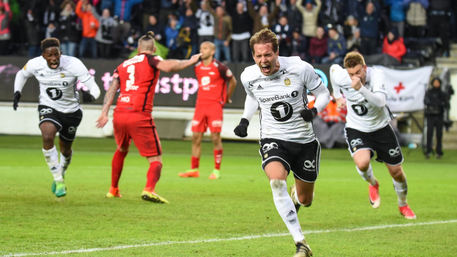 Anders Ågnes Konradsen brøler av glede etter seiersmålet mot Brann.