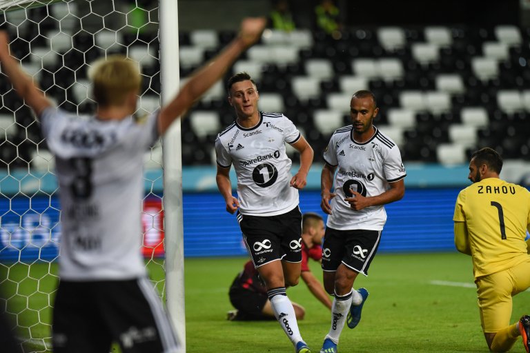 Jonathan Levi har akkurat satt ballen i nettet og takker Birger Meling for en flott pasning. (Foto: Knut Inge Røstad)