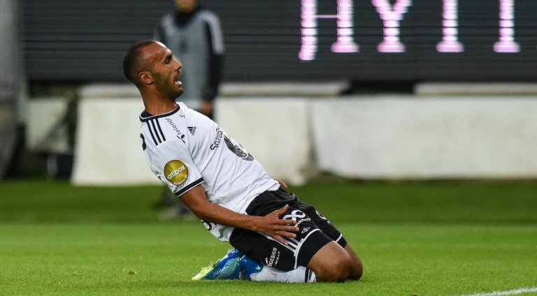 Jebali satte inn 1-0 med en lekker lobb.